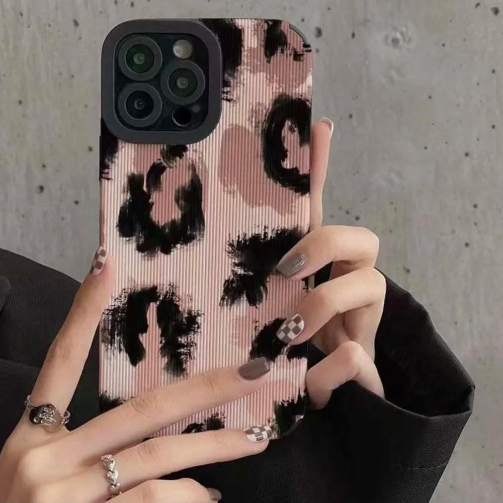 MICHATI iPhone 15 ProMax Phone Case with Prints (Vintage Leopard Print)
